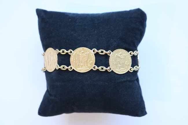 BRACELET en or (750) composé de six pièces...