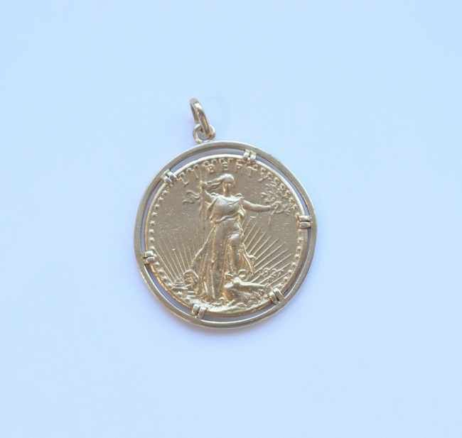 PENDENTIF en or (750) retenant une pièce...