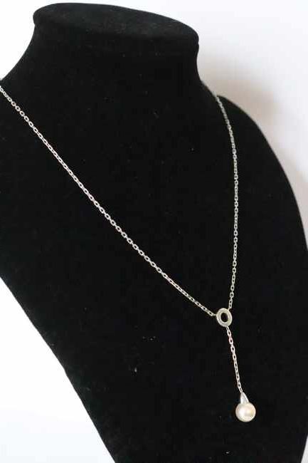 COLLIER en argent (925) retenant au centre...