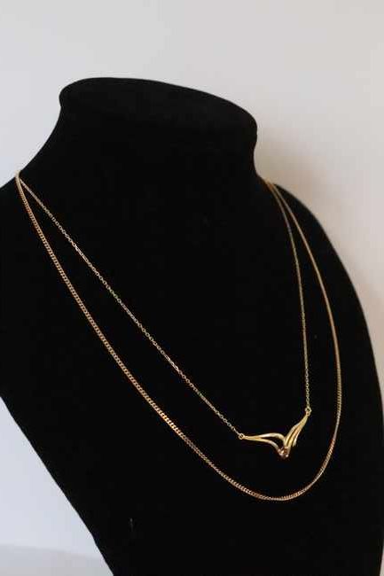 COLLIER en or (750) avec motif ajouré en...