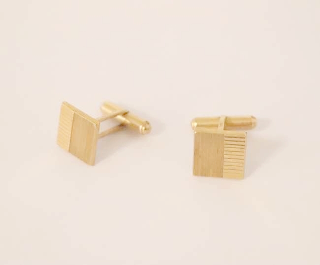 PAIRE DE BOUTONS DE MANCHETTES en or (750)...