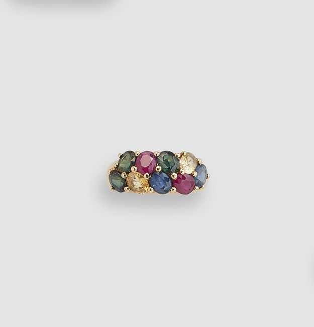 BAGUE en or (750) ornée de neuf petites pierres...