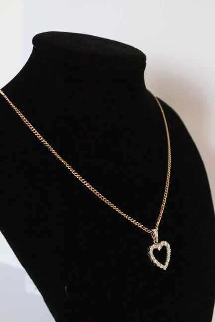CHAÎNE en or jaune (750) et PENDENTIF COEUR...