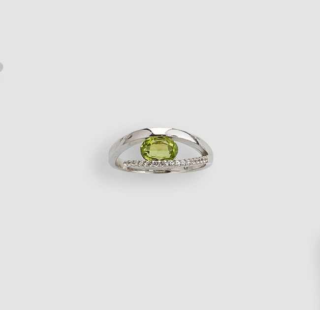 BAGUE en argent (925) sertie pincée d'un...