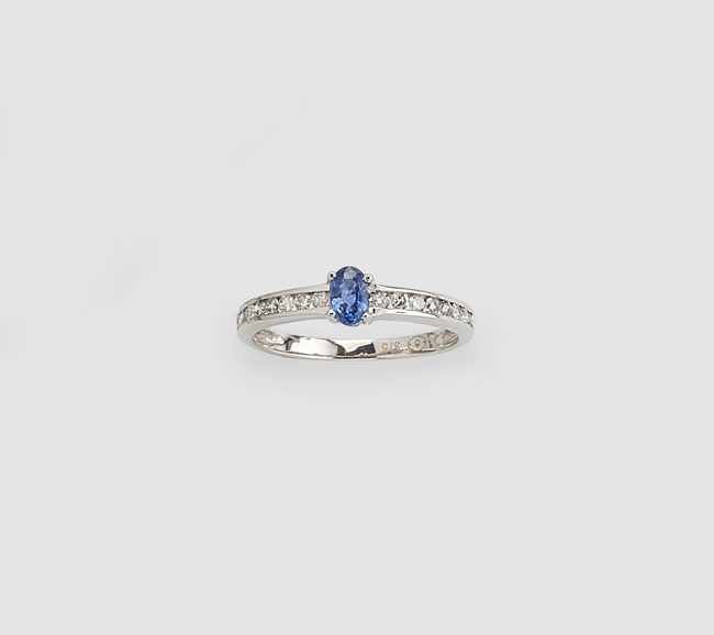 BAGUE en or gris (375) sertie d'un petit...