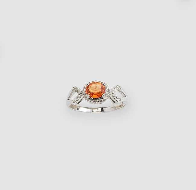 BAGUE en or gris (375) sertie d'un saphir...