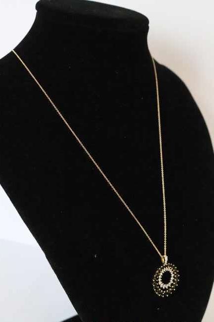 COLLIER en or jaune (375) avec pendentif...