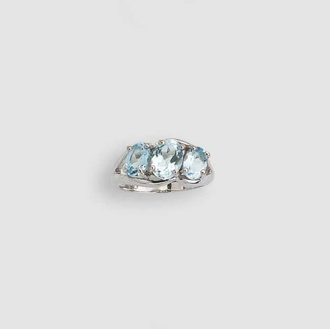 BAGUE en argent (925) sertie de trois topazes...
