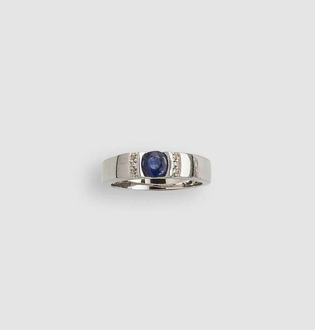 BAGUE en argent (925) sertie d'un saphir...