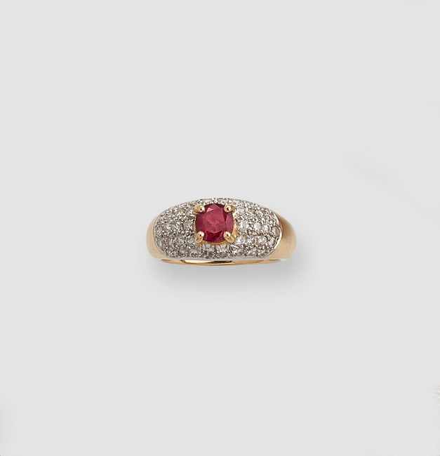 BAGUE en or jaune (750) sertie d’un rubis...