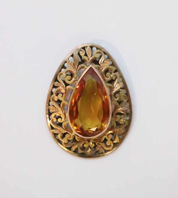 PENDENTIF de forme poire en or (585) centré...