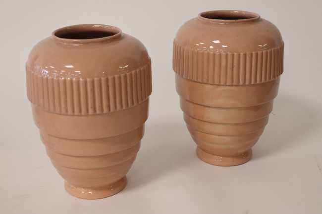 PAIRE DE VASES ovoïdes en faïence émaillée...