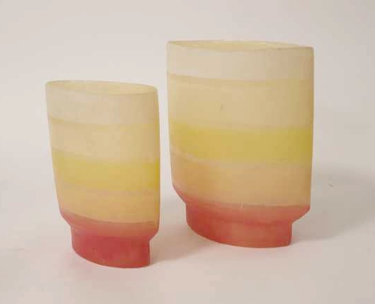DEUX VASES de section ovale, sur base étroite,...
