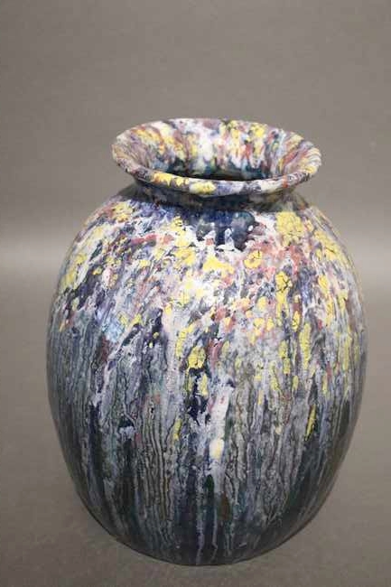 GRAND VASE ovoïde à col évasé en terre cuite...