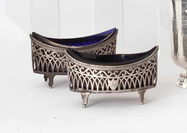 PAIRE DE SALERONS de forme navette, en argent,...