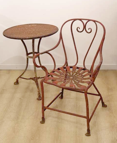 FAUTEUIL ET GUÉRIDON de jardin, en fer et...