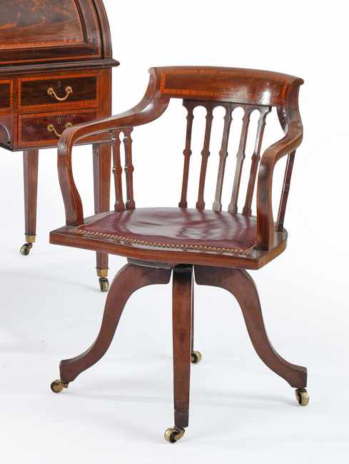 FAUTEUIL DE BUREAU en acajou et placage d'acajou,...