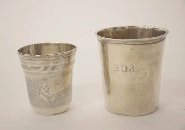 DEUX TIMBALES en argent, l'une chifrée "203"...