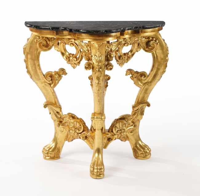 CONSOLE en bois mouluré, sculpté et doré,...