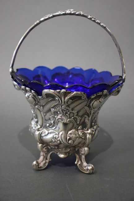 SUCRIER en argent, de forme balustre rocaille...