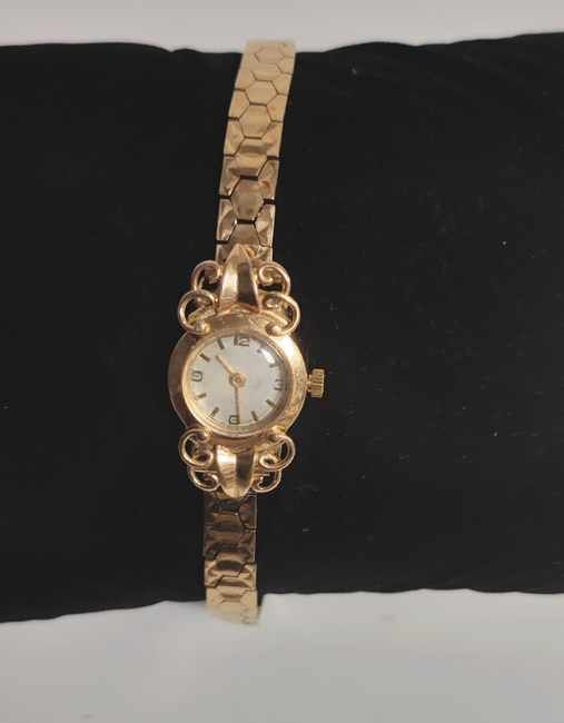 PETITE MONTRE DE DAME en or (750), petit...