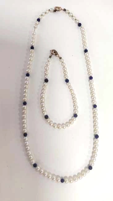 COLLIER ET BRACELET de perles de culture...