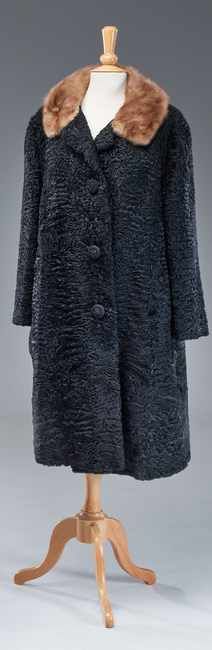 MANTEAU ASTRAKAN noir à col en vison brun...