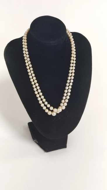 COLLIER RAS-DE-COU à deux rangs de perles...