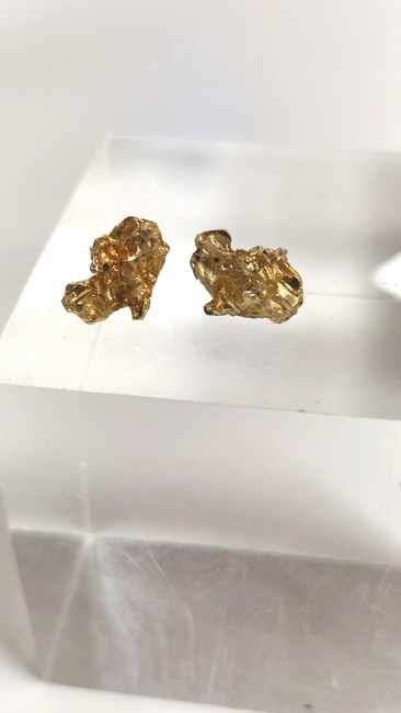 PAIRE DE BOUTONS D’OREILLES en or jaune (750)...