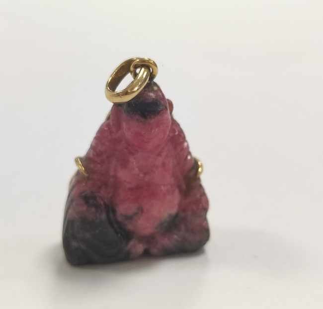 PENDENTIF BOUDDHA assis en pierre rose et...
