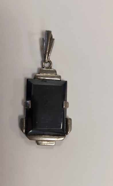 PENDENTIF en argent (925) serti d’une pierre...