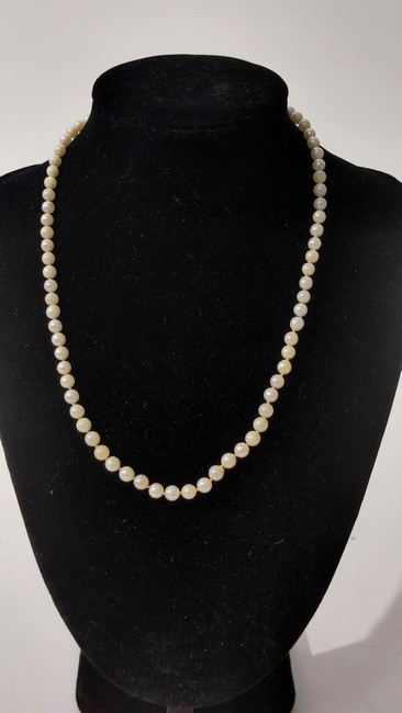 PETIT COLLIER DE PERLES de culture en chute,...