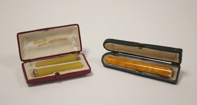 FUME-CIGARETTE en ambre et monture en or...
