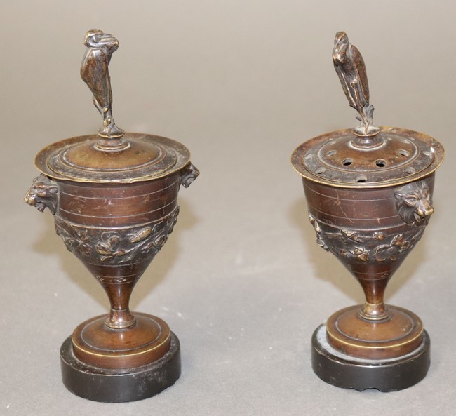 DEUX COUPES couvertes pouvant former encrier...