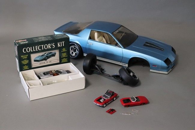 CAMARO, JAGUAR XJ 220, CORVETTE voiture en...
