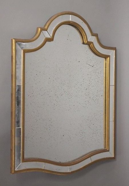 MIROIR A PARECLOSES en bois mouluré et doré...