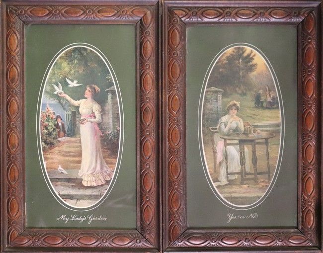 DEUX REPRODUCTIONS en couleurs à vues ovales...