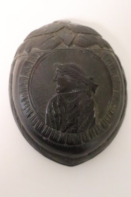 NOIX DE COCO sculpté à profil de Napoléon...