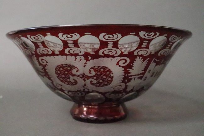 SOUCOUPE en verre de Bohème sur talon à décor...
