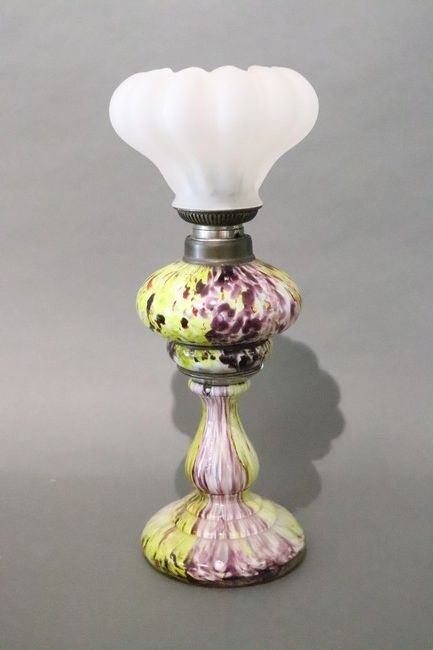 LAMPE A HUILE de forme balustre en verre...