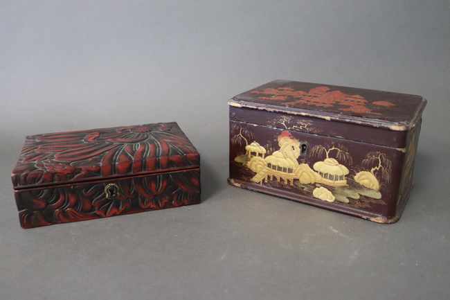 DEUX BOÎTES rectangulaires, l'une en bois...