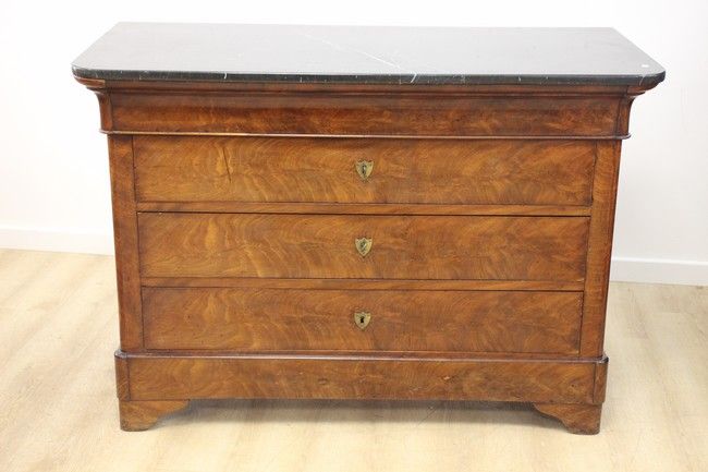 COMMODE rectangulaire en acajou et placage...