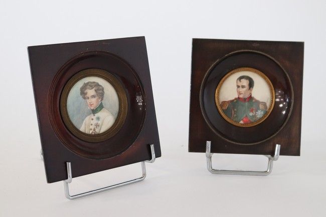 DEUX MINIATURES rondes représentant Napoléon...