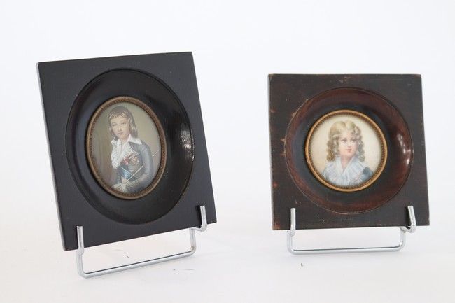 DEUX MINIATURES représentant Louis XVII,...