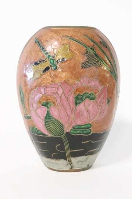 VASE OVOÏDE en cloisonné à décor sur la panse...
