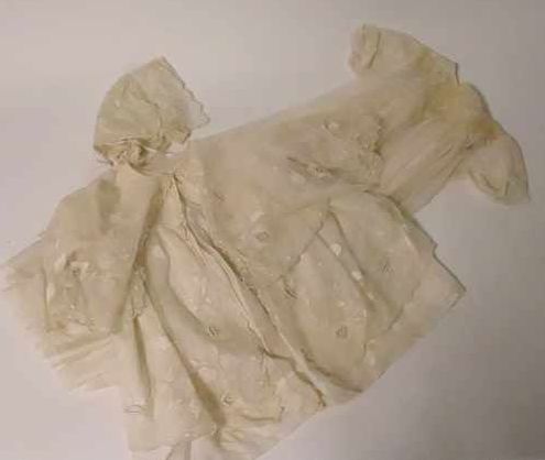 DEUX ROBES DE BAPTEME en dentelle blanch...