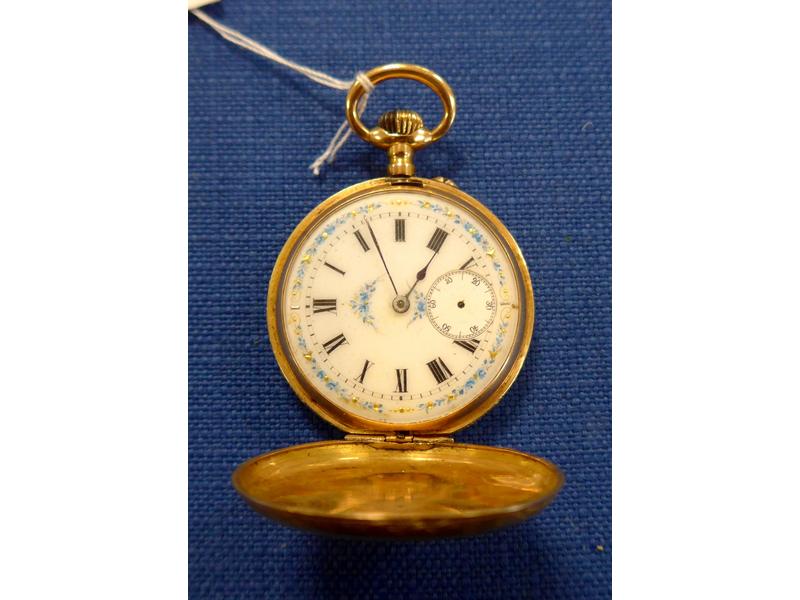MONTRE de col en or jaune, à décor ciselé...