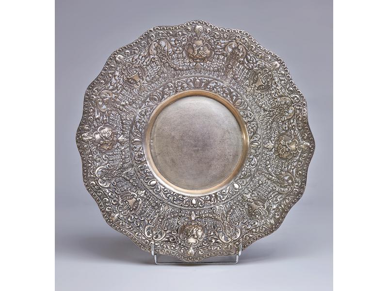 GRANDE CORBEILLE en argent de forme ronde...