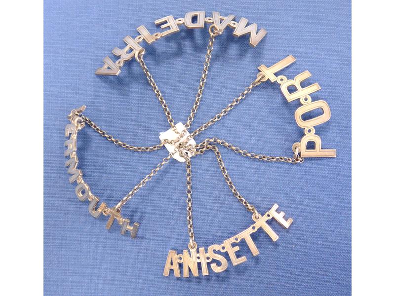 LOT DE QUATRE CHAINE DE BOUTEILLE "Anisette",...