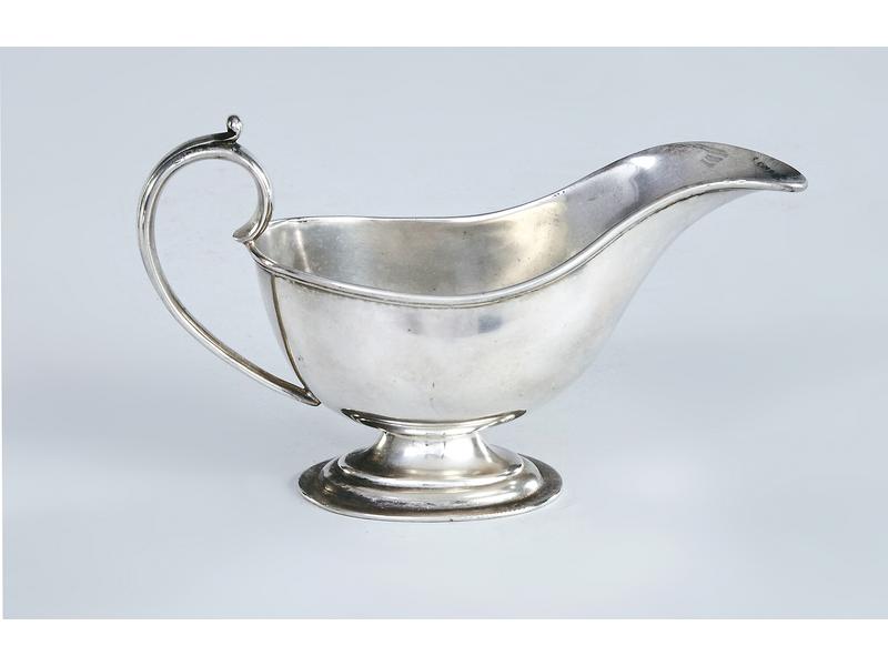 PETITE SAUCIERE de forme casque en métal...